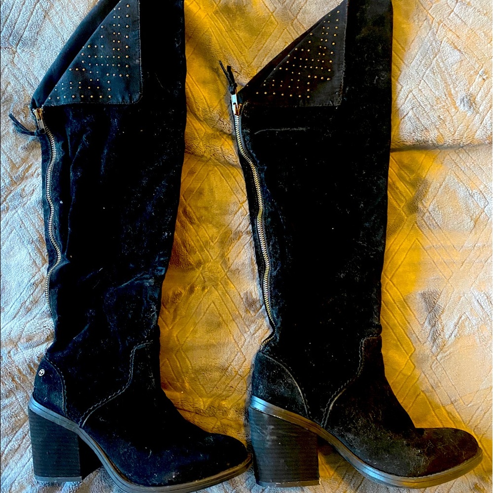 Black suede Knee high boots
